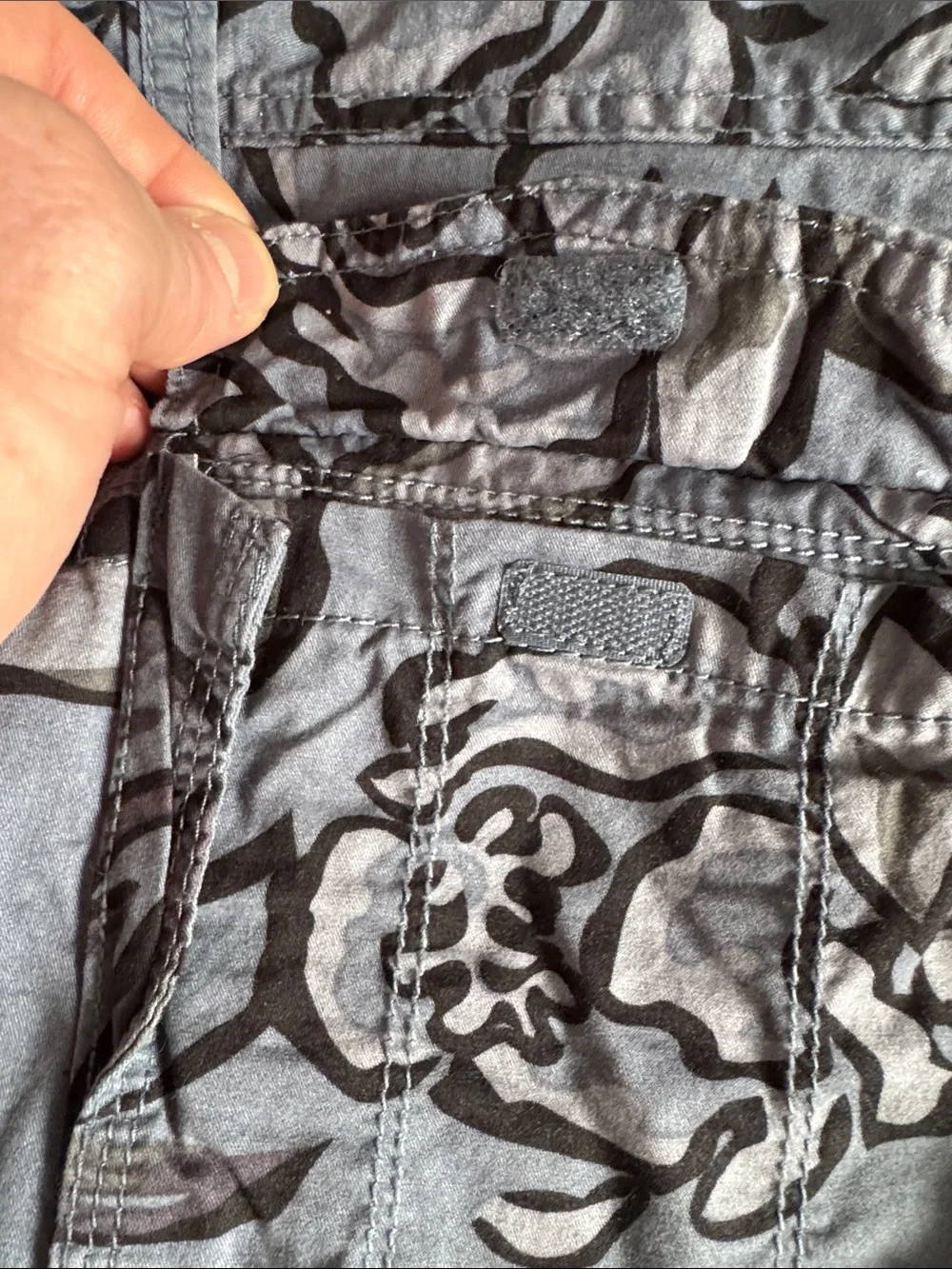 Faded Glory Blue and Gray Floral Cargo Shorts, Size:38 - Picture 6 of 7